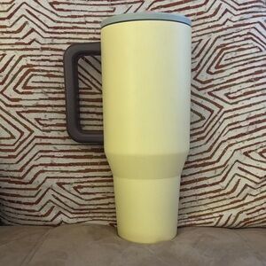Hydronic Cream Travel Mug with Brown Handle